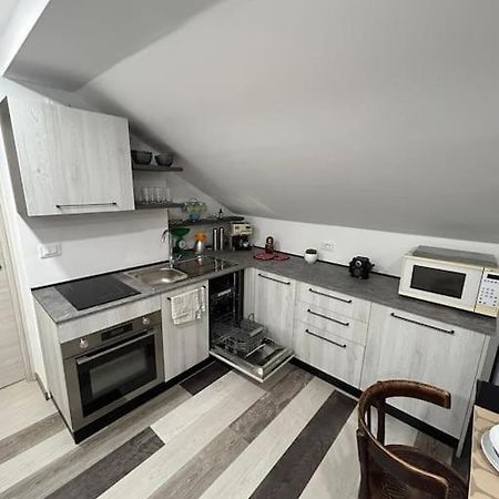 Ferienwohnung Mansarda In Pieno Centro Savona Exterior foto