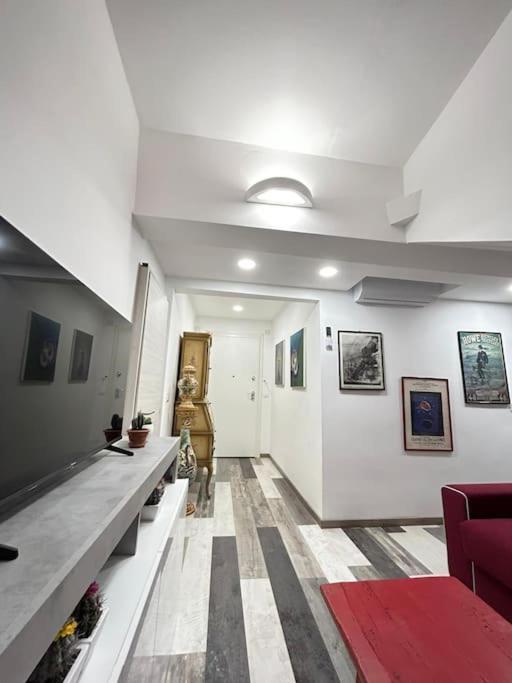 Ferienwohnung Mansarda In Pieno Centro Savona Exterior foto