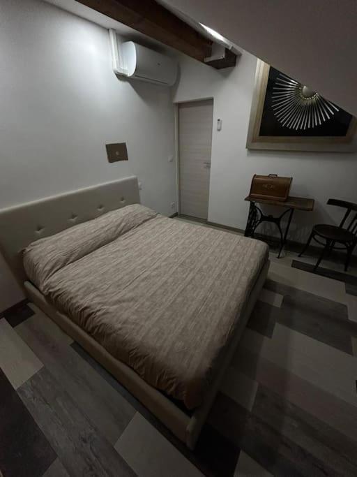 Ferienwohnung Mansarda In Pieno Centro Savona Exterior foto