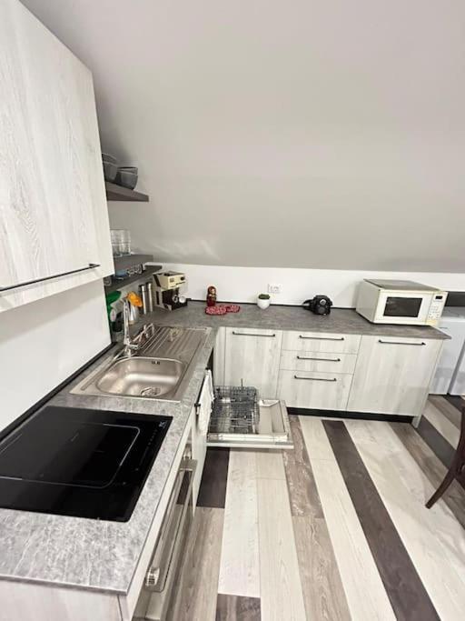 Ferienwohnung Mansarda In Pieno Centro Savona Exterior foto