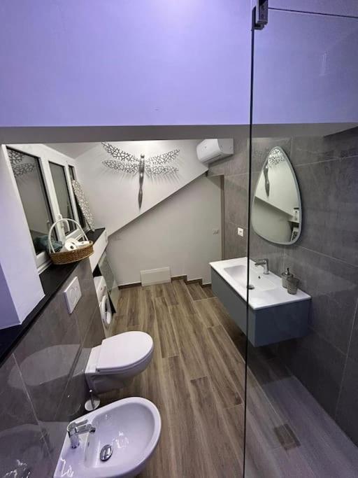 Ferienwohnung Mansarda In Pieno Centro Savona Exterior foto