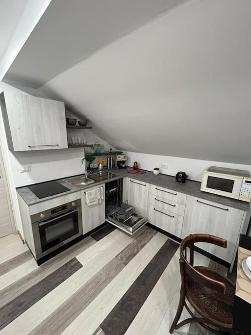Ferienwohnung Mansarda In Pieno Centro Savona Exterior foto