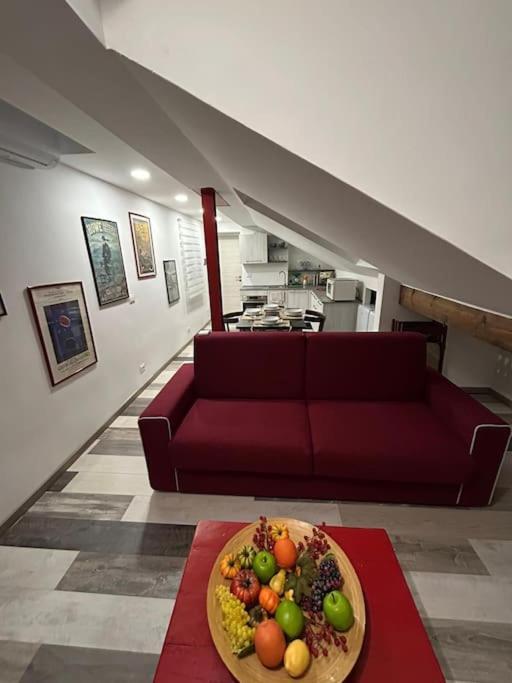 Ferienwohnung Mansarda In Pieno Centro Savona Exterior foto