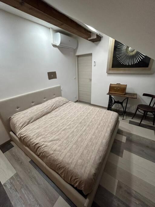 Ferienwohnung Mansarda In Pieno Centro Savona Exterior foto